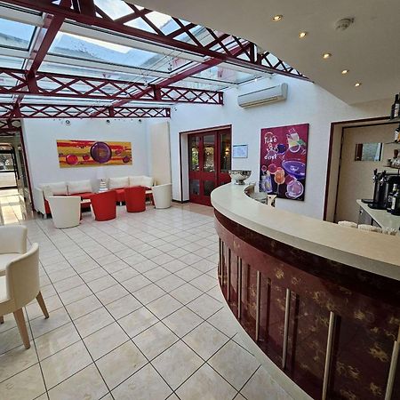 Auberge Du Lac, Sure Hotel Collection By Best Western Mesnil-Saint-Père 외부 사진