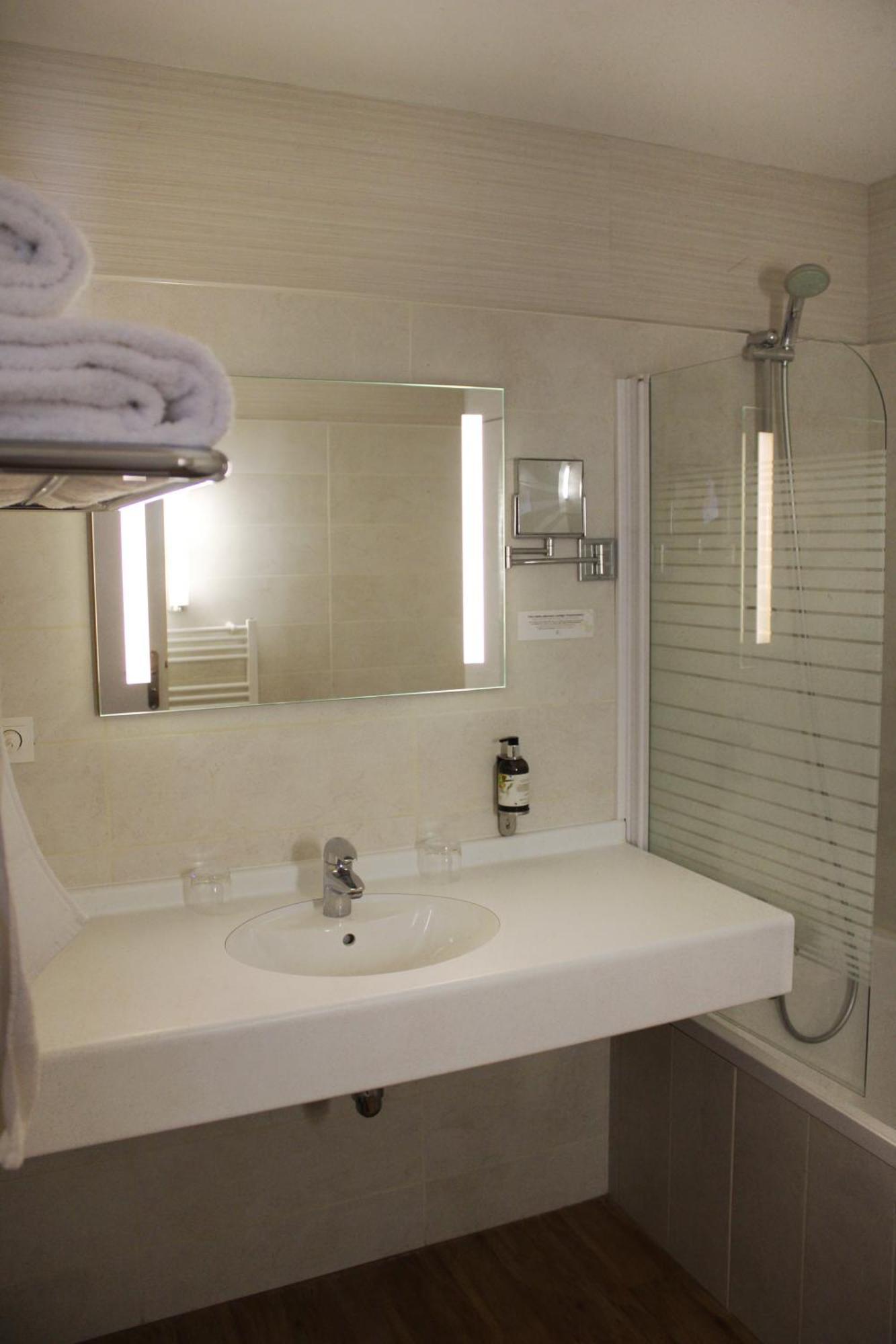 Auberge Du Lac, Sure Hotel Collection By Best Western Mesnil-Saint-Père 외부 사진