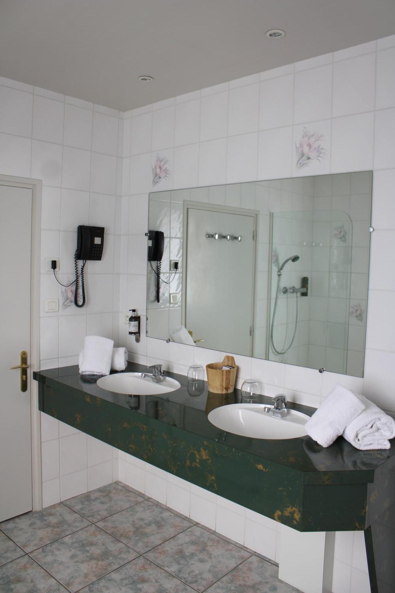 Auberge Du Lac, Sure Hotel Collection By Best Western Mesnil-Saint-Père 외부 사진