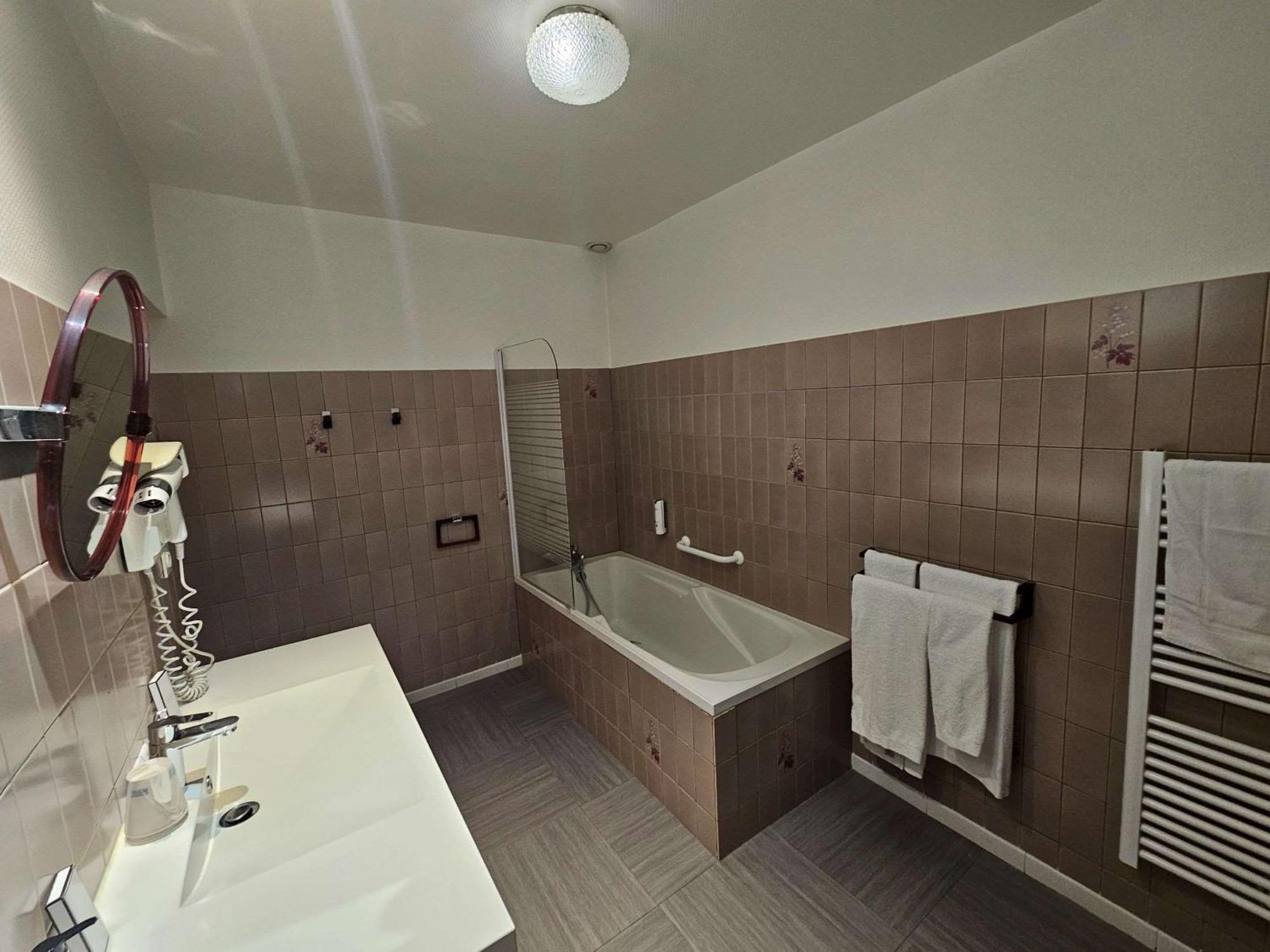 Auberge Du Lac, Sure Hotel Collection By Best Western Mesnil-Saint-Père 외부 사진